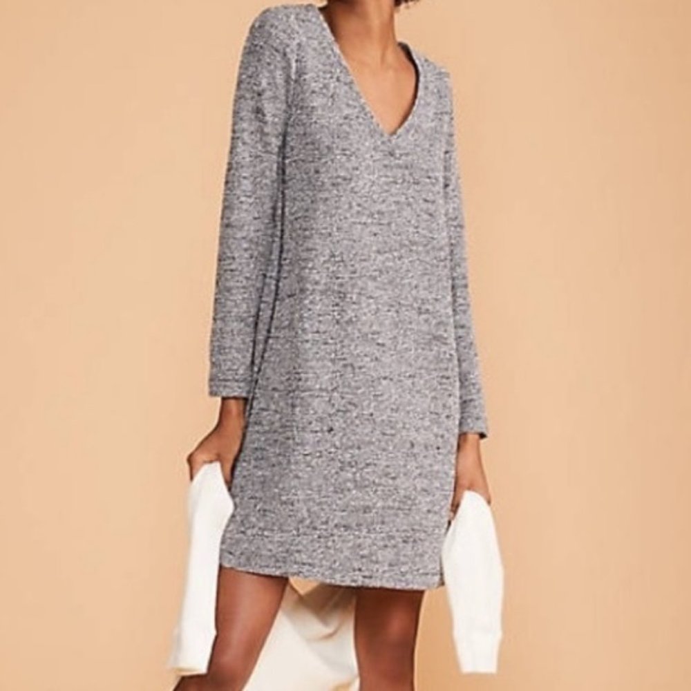 Lou and Grey Knit Long-Sleeved V-Neck Shift Dress